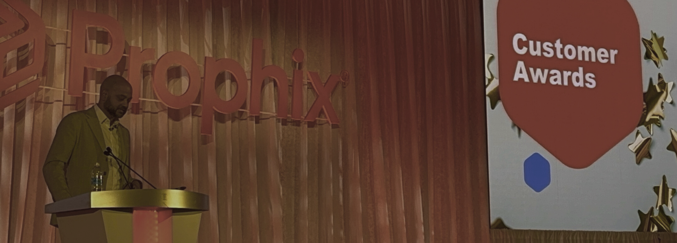De CEO van Prophix viert feest op Prophix Live 2025 door Customer and Partner Awards uit te reiken